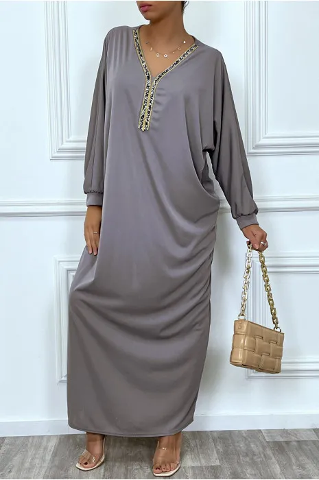 Abaya taupe à encolure de strass et manches longues