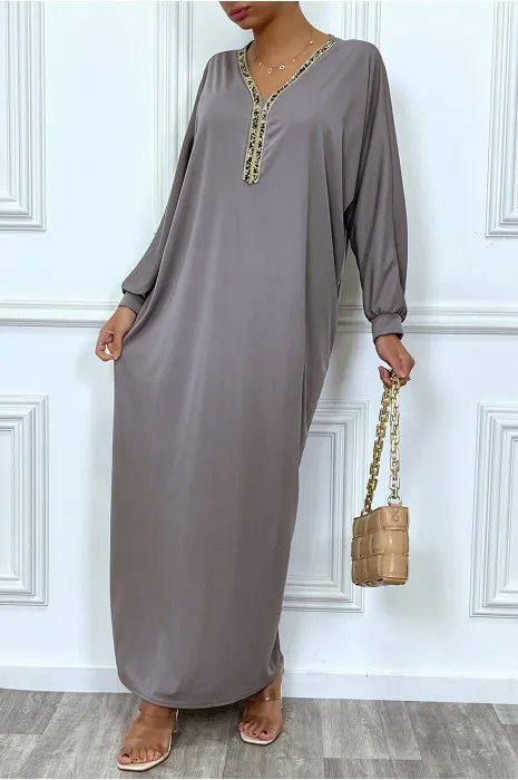 Abaya taupe à encolure de strass et manches longues